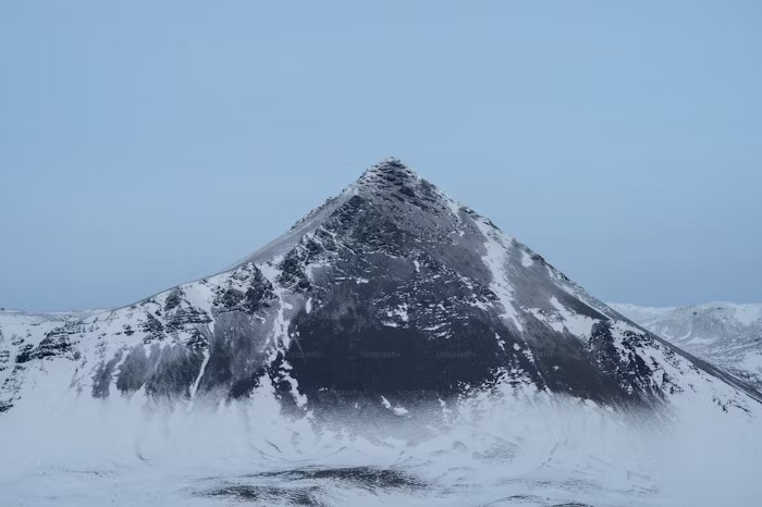 The Oeuvre of Mountain: Capturing the Majesty of Peaks in Art