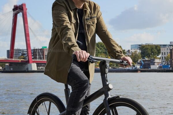 E-bikes are bicycles equipped with an integrated electric motor that assists the rider's pedaling efforts. This motor can either complement the rider’s pedaling (pedal-assist) or provide a full throttle (throttle-assist)