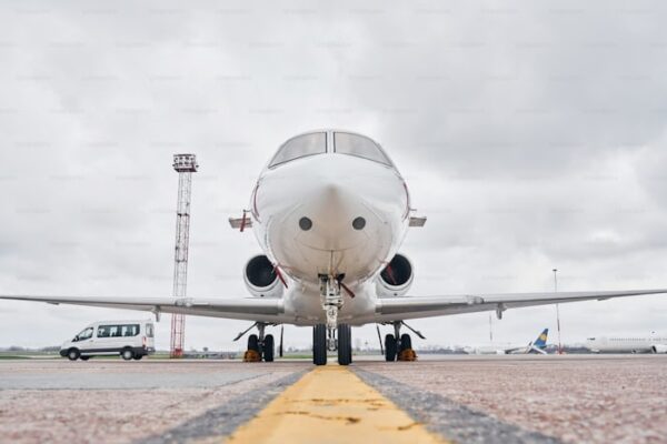 What are the unique features of American Airlines flight 457q