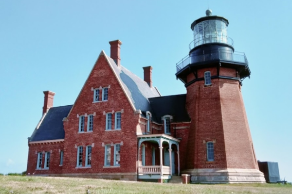 Lighthouses: Guiding Lights Through History and the Modern World